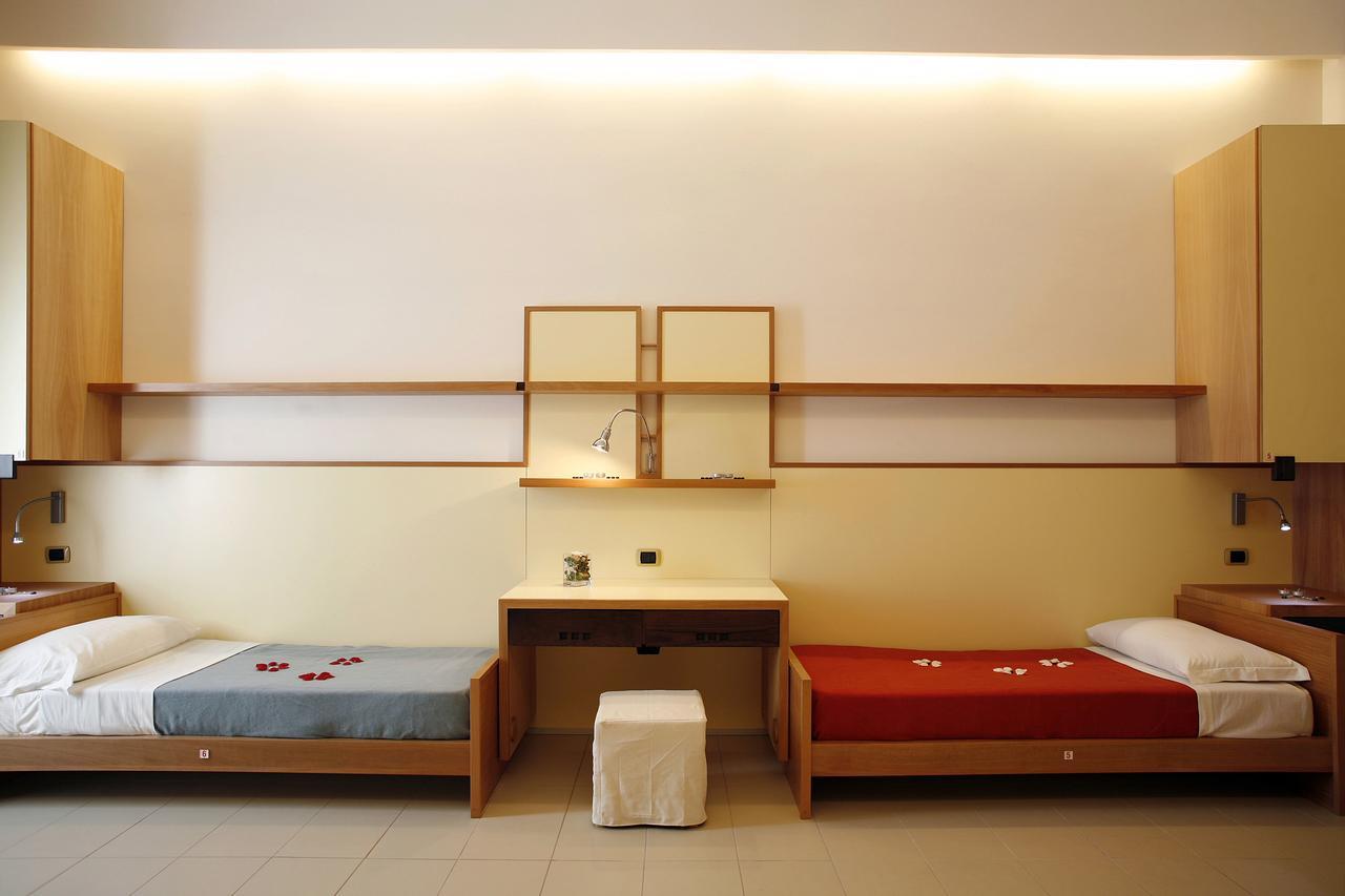Seven & Hostel *