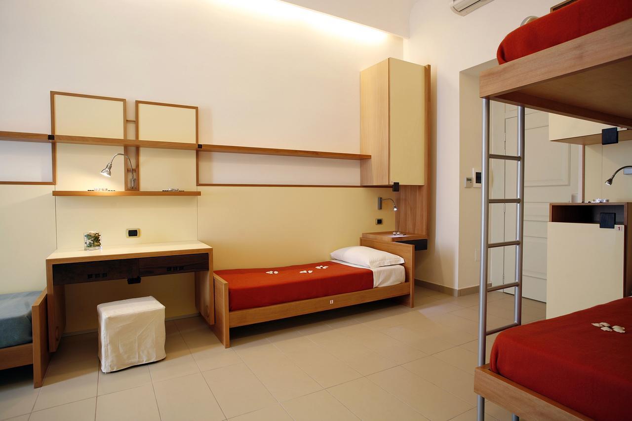Hostel Seven & *
